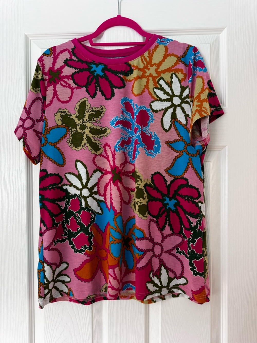 Bright Pink Floral Tee | Women’s XL  | Great used condition